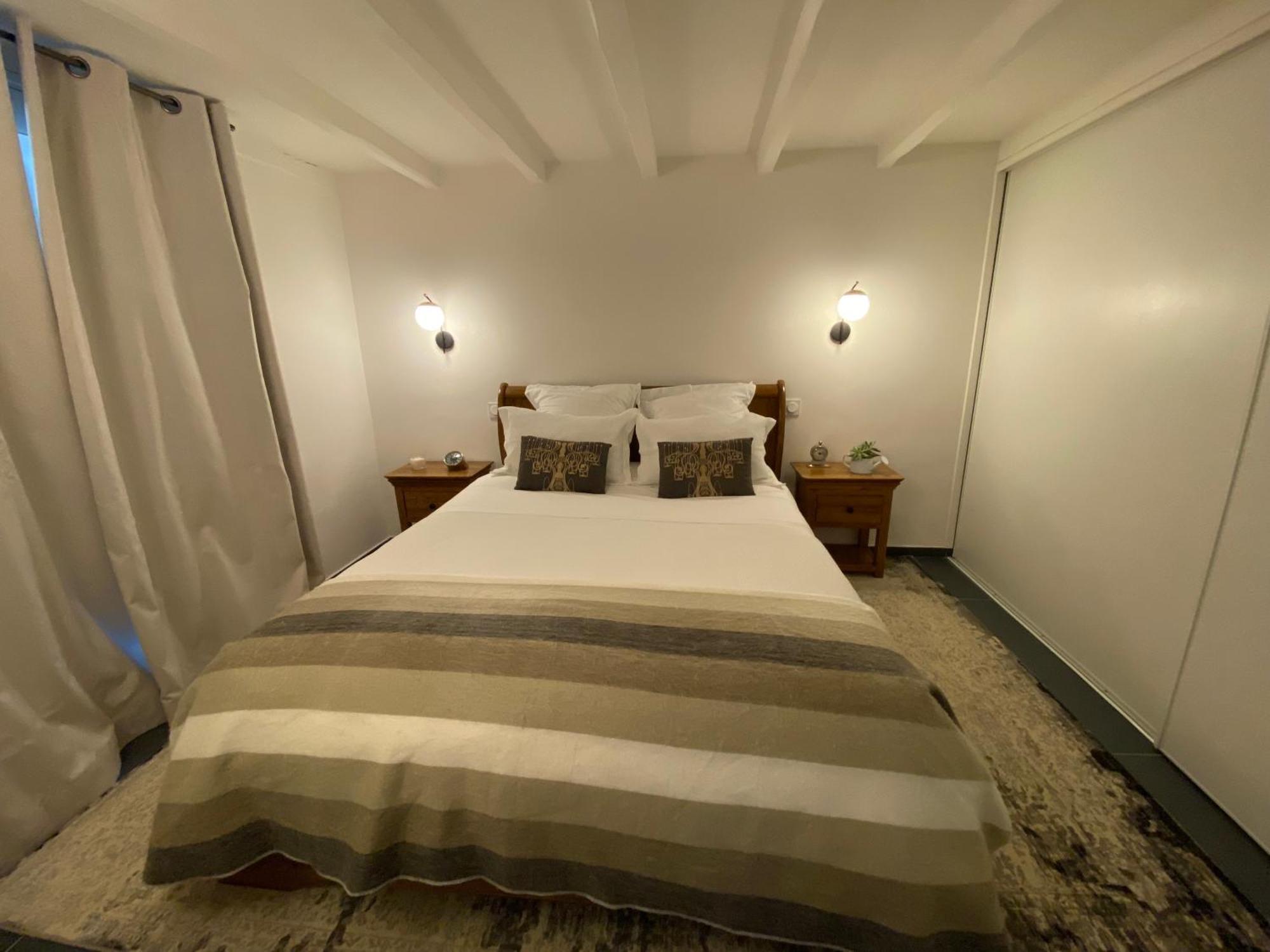 Appartement Avec Piscine Privee Dans Residence Pour 6 Personnes อูเซส ภายนอก รูปภาพ