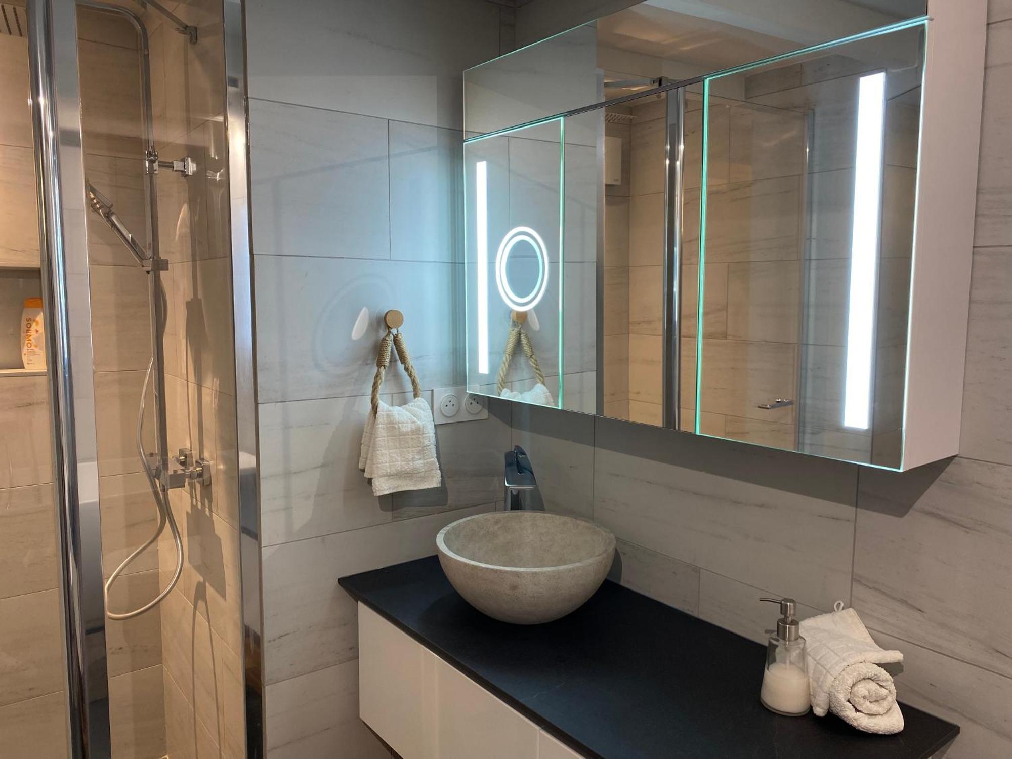 Appartement Avec Piscine Privee Dans Residence Pour 6 Personnes อูเซส ภายนอก รูปภาพ
