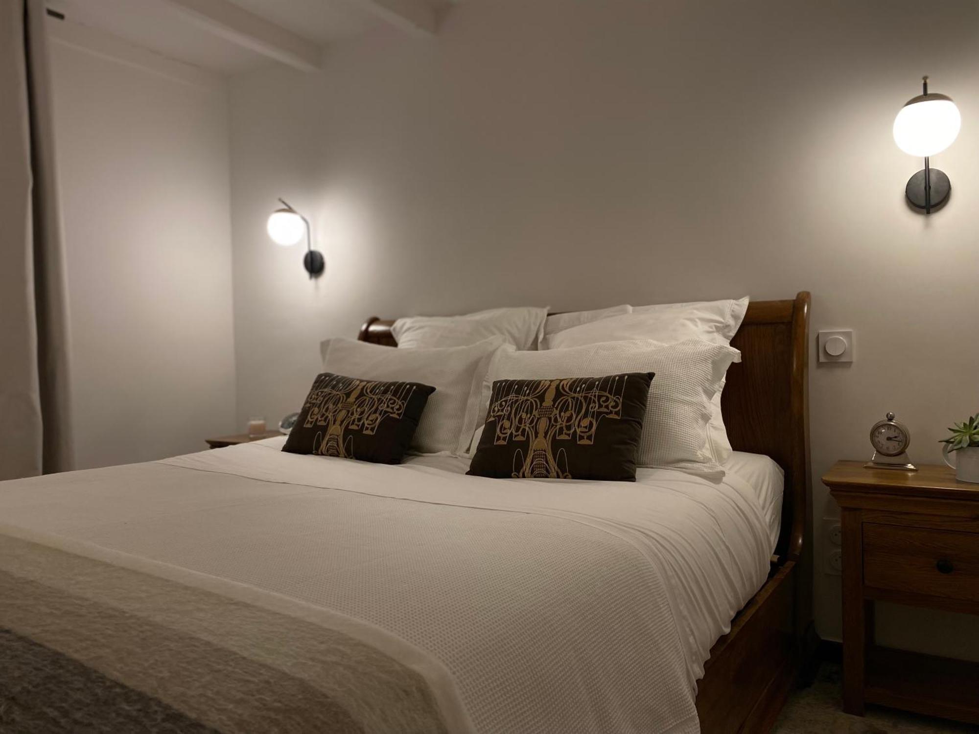 Appartement Avec Piscine Privee Dans Residence Pour 6 Personnes อูเซส ภายนอก รูปภาพ