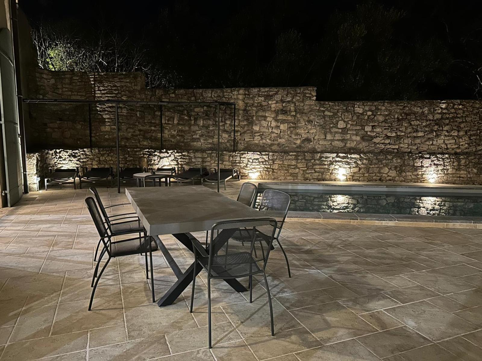Appartement Avec Piscine Privee Dans Residence Pour 6 Personnes อูเซส ภายนอก รูปภาพ