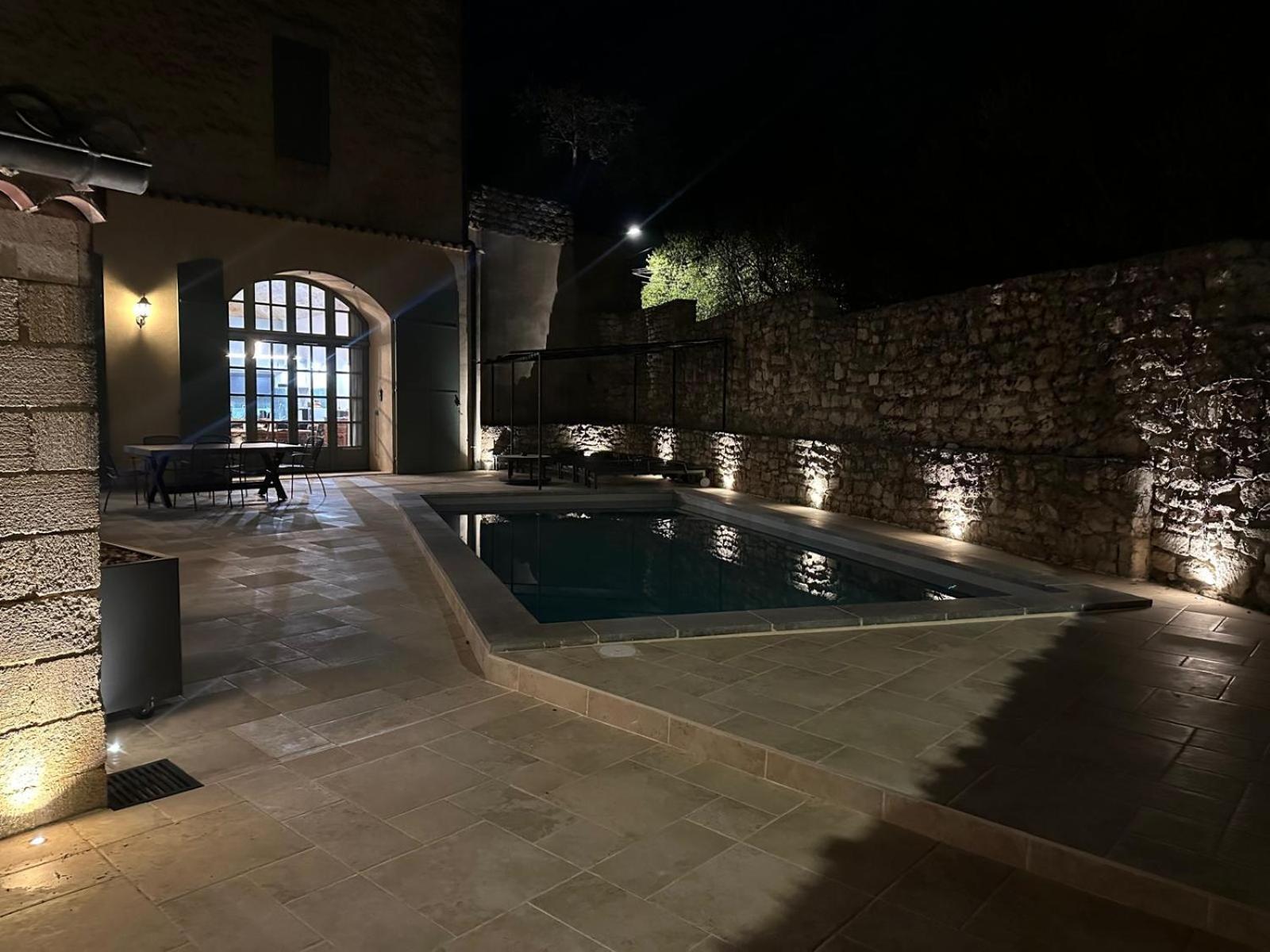 Appartement Avec Piscine Privee Dans Residence Pour 6 Personnes อูเซส ภายนอก รูปภาพ